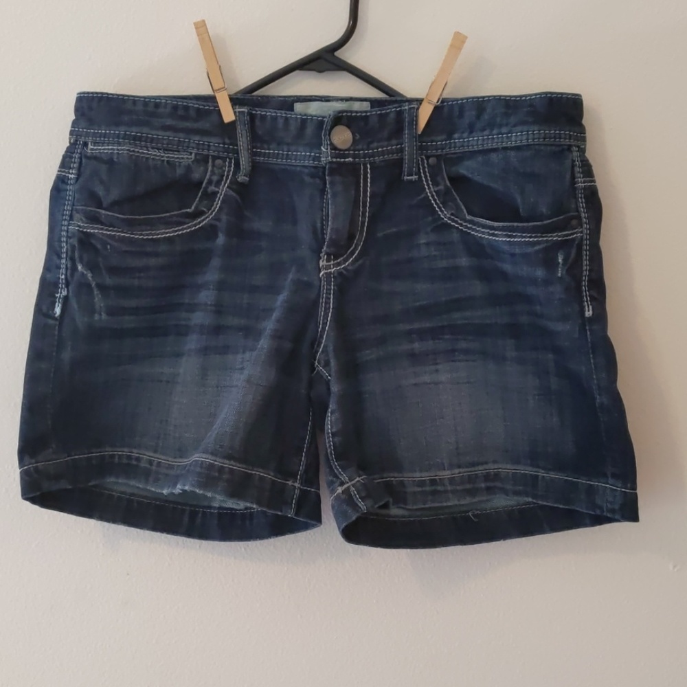 Short's sized 9/10